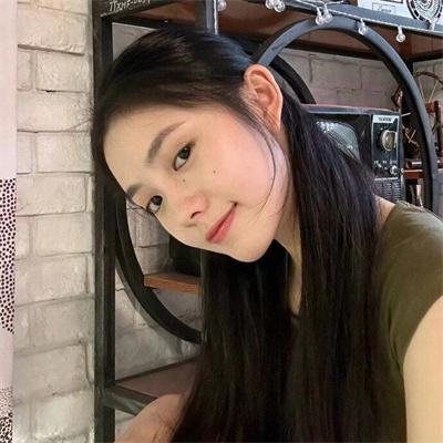 年轻女子海报