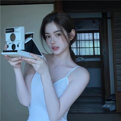 爱丽丝或现实生活主视觉